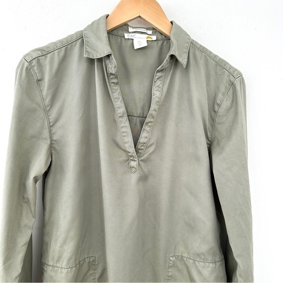 C&C California shirt dress with a v-neck & roll tab sleeves, mini length - Picture 5 of 14